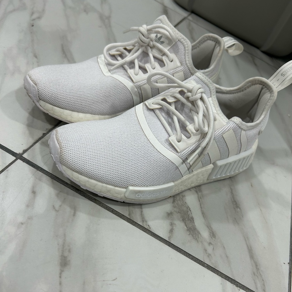 WHITE ADIDAS SNEAKERS